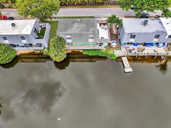 1350 NE 40th Dr, Oakland Park FL 33334