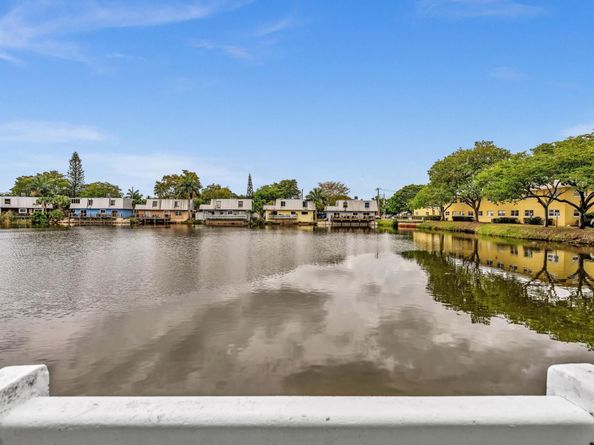 1350 NE 40th Dr, Oakland Park FL 33334