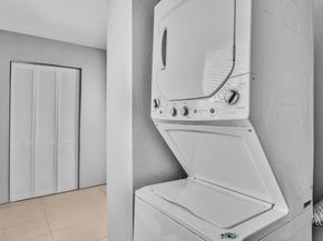 1350 NE 40th Dr, Oakland Park FL 33334
