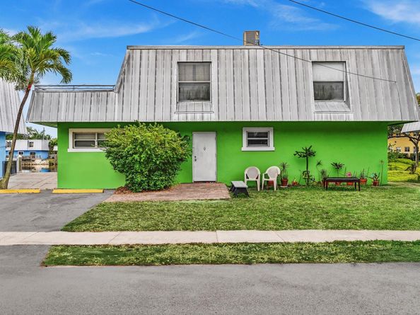 1350 NE 40th Dr, Oakland Park FL 33334