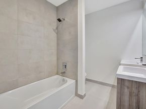 4208 NE 7th Ter 8, Oakland Park FL 33334