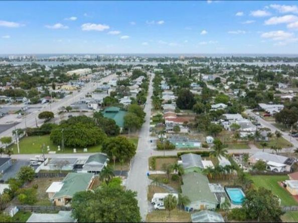 806 Minnesota Street, Lantana FL 33462
