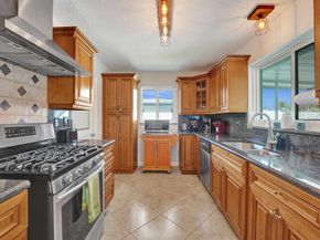 571 SE 14th Street, Pompano Beach FL 33060