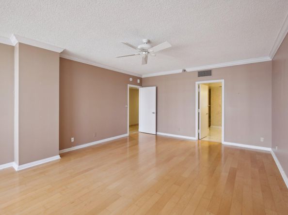 100 Lakeshore Drive 456, North Palm Beach FL 33408