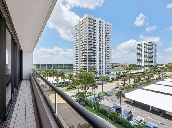100 Lakeshore Drive 456, North Palm Beach FL 33408