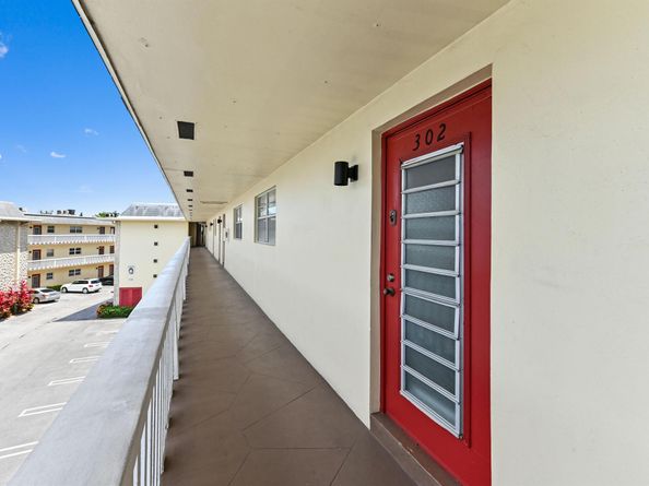 4321 NW 16th Street C302, Lauderhill FL 33313