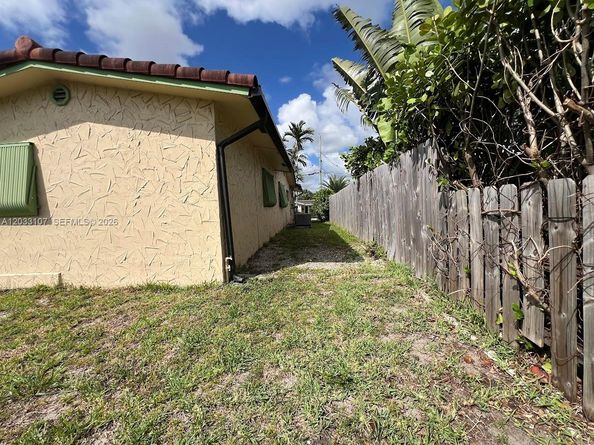 1881 NW 36th Street, Oakland Park FL 33309