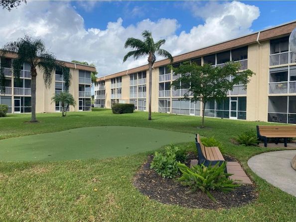 400 Village Green Circle W 202, Palm Springs FL 33461