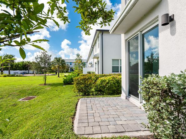 3522 Joshua Tree Street, Palm Springs FL 33461