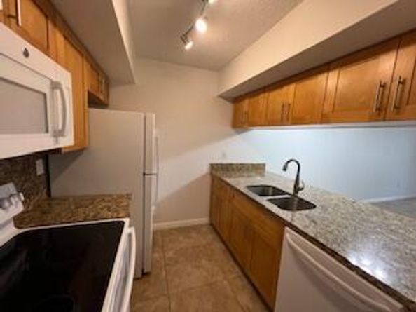 18206 Mediterranean Boulevard 421, Hialeah FL 33015