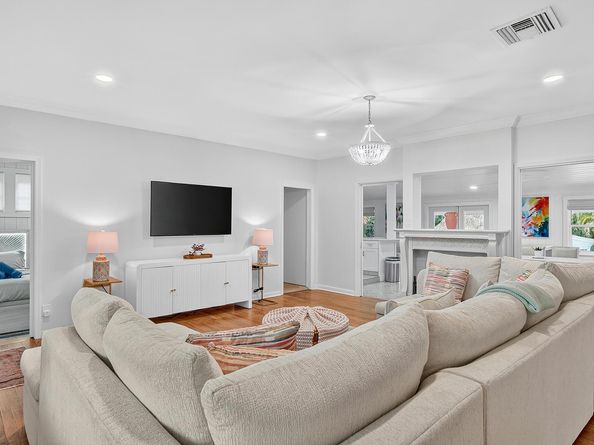 901 39th Court, West Palm Beach FL 33407