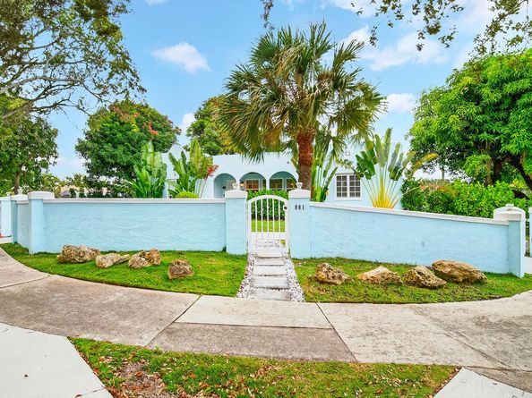 901 39th Court, West Palm Beach FL 33407