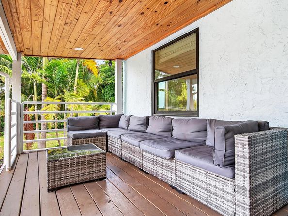 901 39th Court, West Palm Beach FL 33407