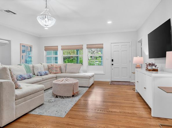 901 39th Court, West Palm Beach FL 33407