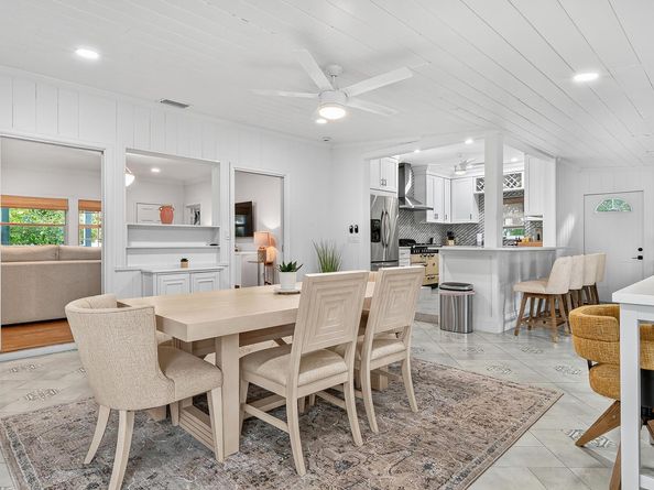 901 39th Court, West Palm Beach FL 33407