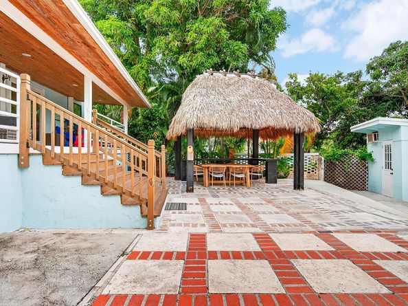 901 39th Court, West Palm Beach FL 33407