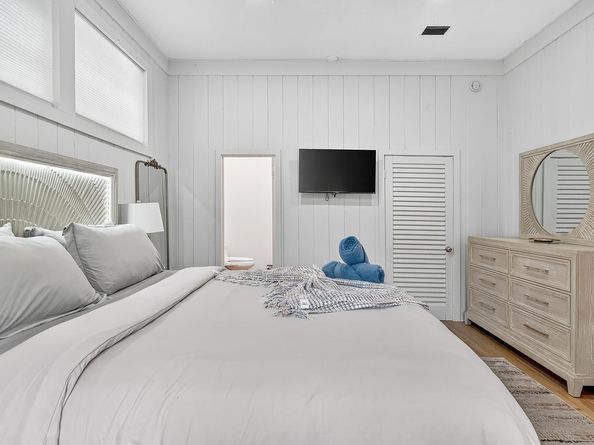 901 39th Court, West Palm Beach FL 33407