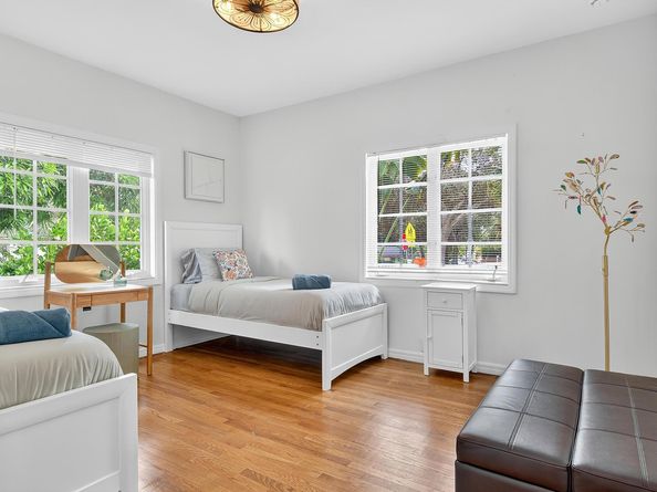 901 39th Court, West Palm Beach FL 33407