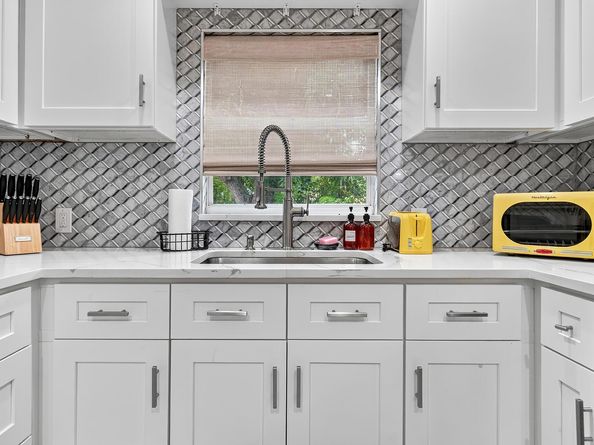 901 39th Court, West Palm Beach FL 33407