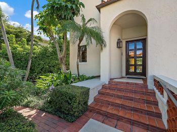 260 Everglade Avenue