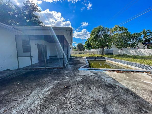 2421 NW 63rd Ave, Sunrise FL 33313