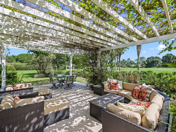 36 Country Road, Village Of Golf FL 33436