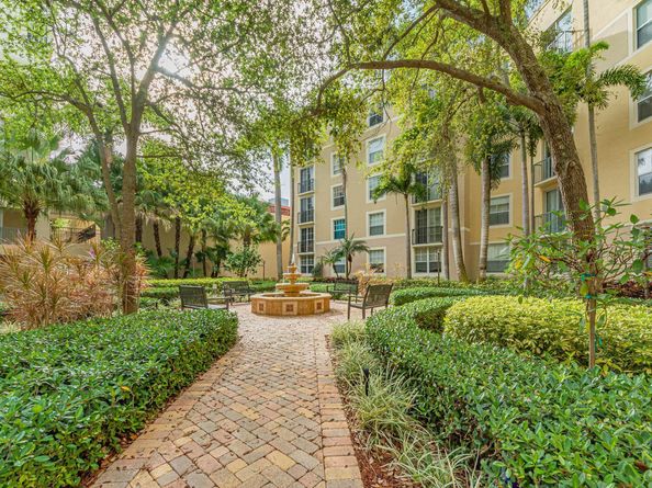 630 S Sapodilla Avenue 102, West Palm Beach FL 33401