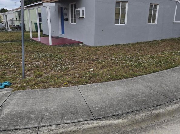 595 W 3rd Street, Riviera Beach FL 33404