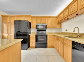 10761 NW 14th St 281, Plantation FL 33322