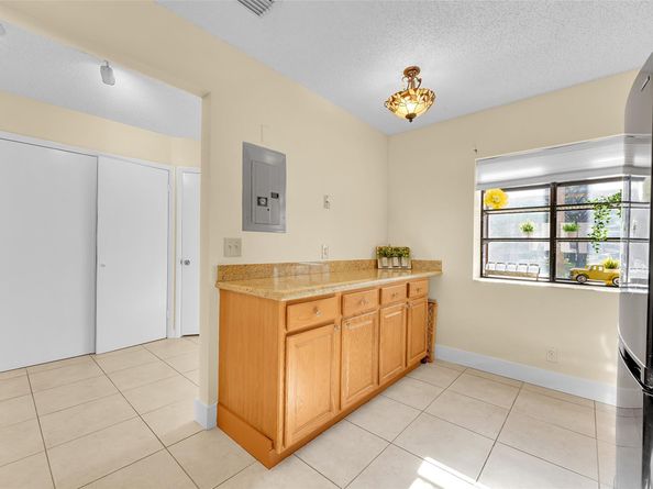 10761 NW 14th St 281, Plantation FL 33322