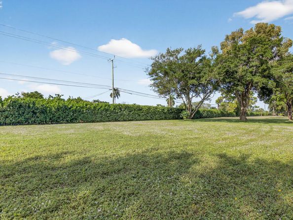 1390 High Point Way SW D, Delray Beach FL 33445