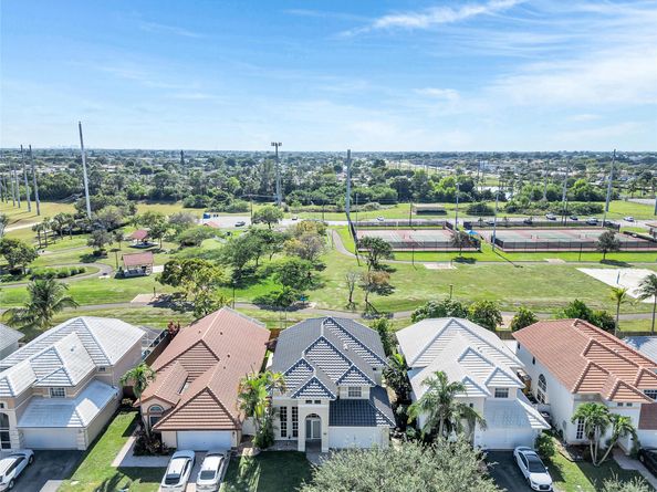 6840 NW 26th St, Margate FL 33063