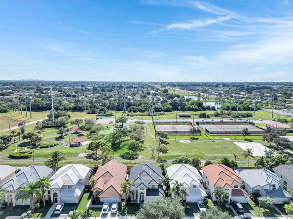 6840 NW 26th St, Margate FL 33063