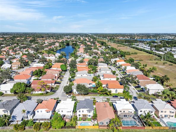 6840 NW 26th St, Margate FL 33063