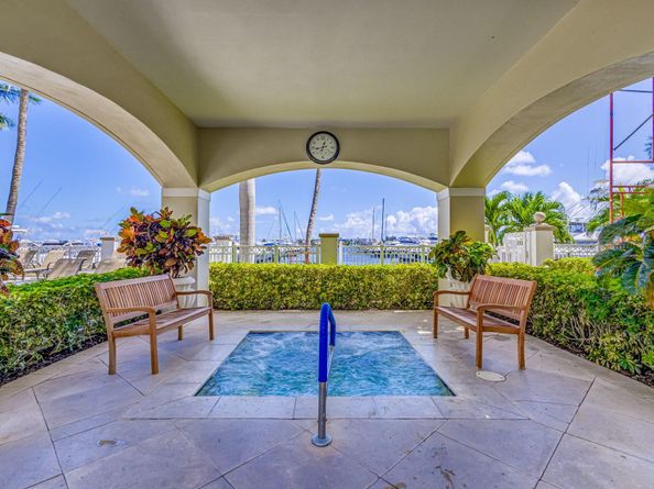 804 E Windward Way 404, Lantana FL 33462