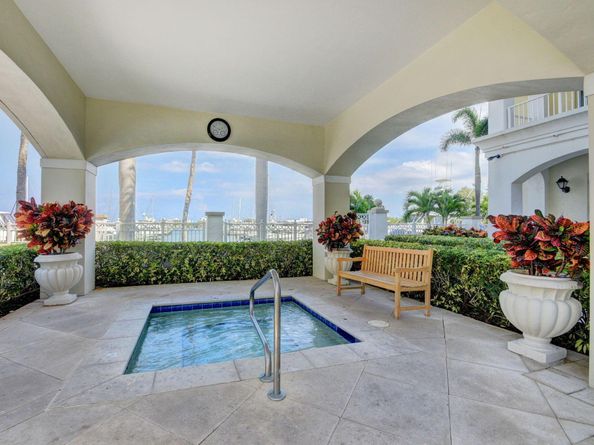 804 E Windward Way 404, Lantana FL 33462