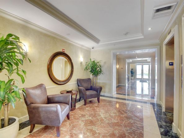 804 E Windward Way 404, Lantana FL 33462