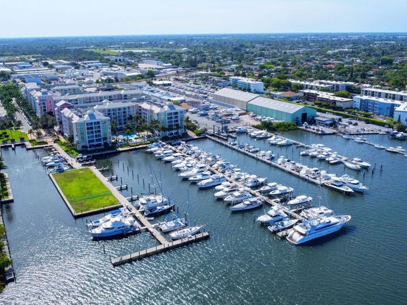 804 E Windward Way 404, Lantana FL 33462