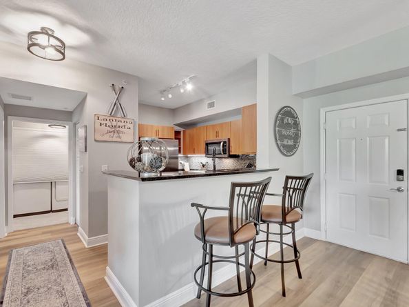 804 E Windward Way 404, Lantana FL 33462