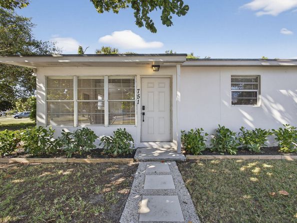 751 Royal Palm Beach Boulevard, Royal Palm Beach FL 33411