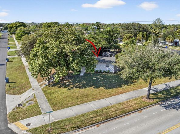 751 Royal Palm Beach Boulevard, Royal Palm Beach FL 33411