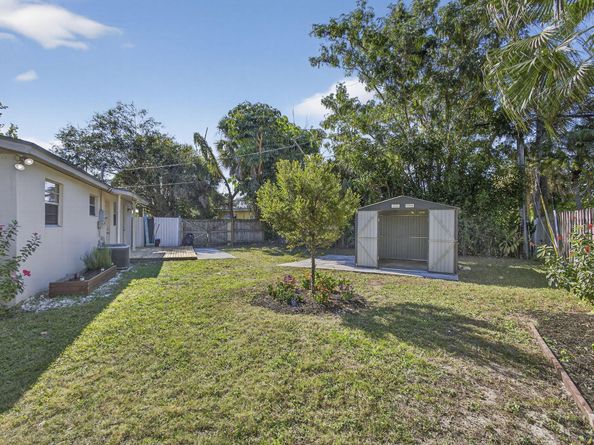 751 Royal Palm Beach Boulevard, Royal Palm Beach FL 33411