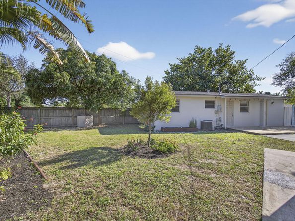 751 Royal Palm Beach Boulevard, Royal Palm Beach FL 33411