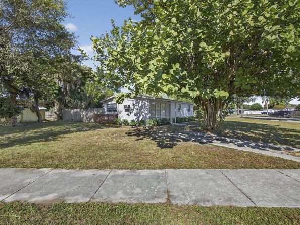 751 Royal Palm Beach Boulevard, Royal Palm Beach FL 33411