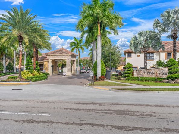 9596 Town Parc Cir N 9596, Parkland FL 33076