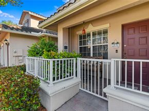 3342 Lakeside Dr 3342, Davie FL 33328