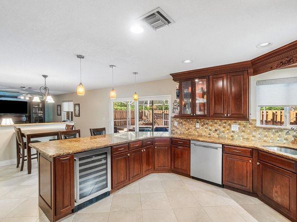 4247 NW 57th Dr, Coconut Creek FL 33073