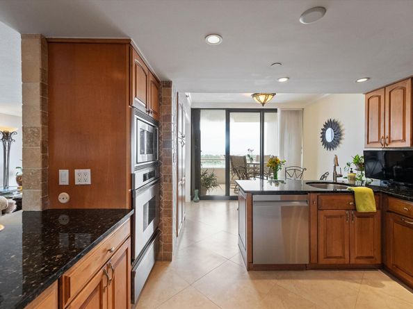 525 S Flagler Drive 19b, West Palm Beach FL 33401