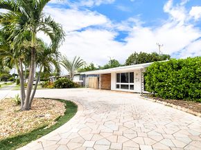 325 SE 10th Court, Deerfield Beach FL 33441