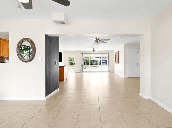 325 SE 10th Court, Deerfield Beach FL 33441
